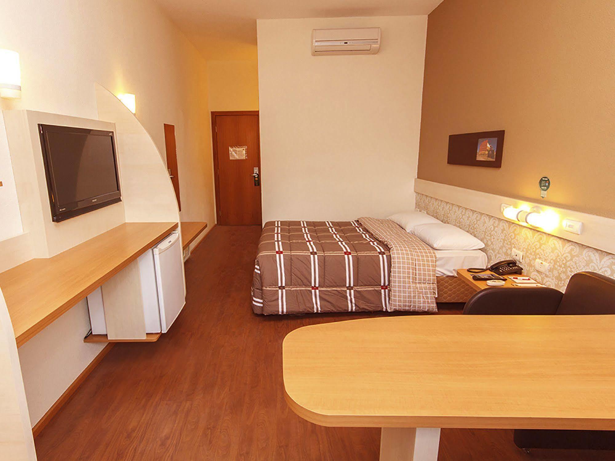 Hotel 10 Uniao Da Vitoria Exteriör bild